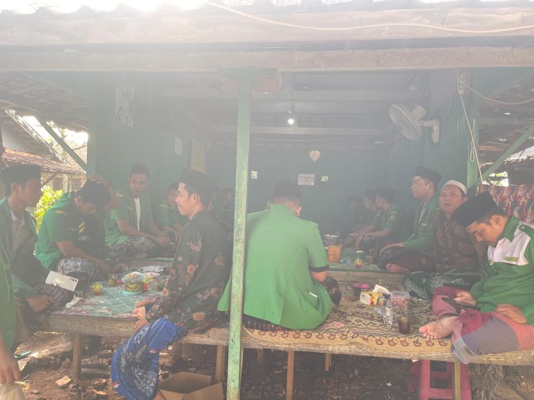 PAC GP Ansor Banyuates Gelar Ta’ziyah untuk Kader Ansor Trapang yang Berpulang