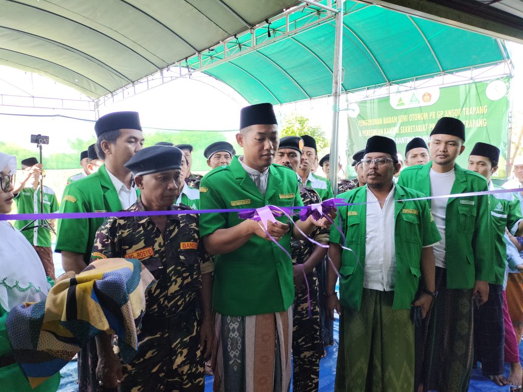 Peresmian Kantor Sekretariat PR GP Ansor Trapang Ditandai dengan Pengguntingan Pita