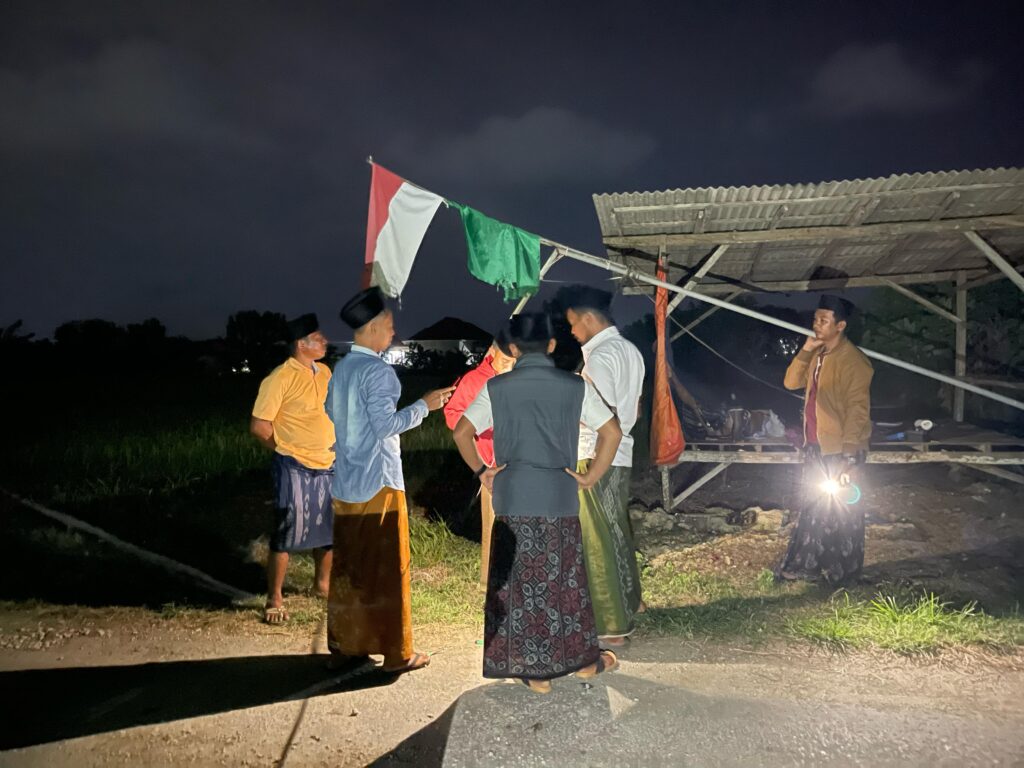 GP Ansor Trapang Gotong Royong Perbaiki Lampu Jalan Demi Kenyamanan Warga