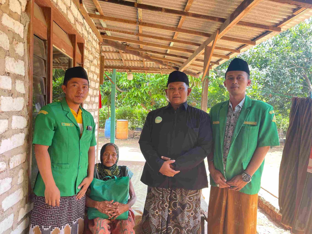 PAC GP Ansor Banyuates Gelar Bakti Sosial Hari Santri Nasional 2025